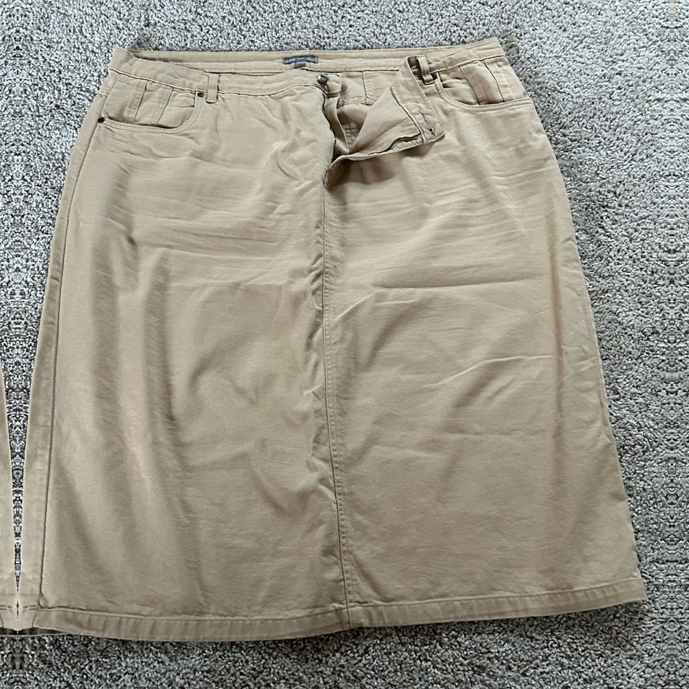 Women’s Plus size tan skirt size 26 Jessica London